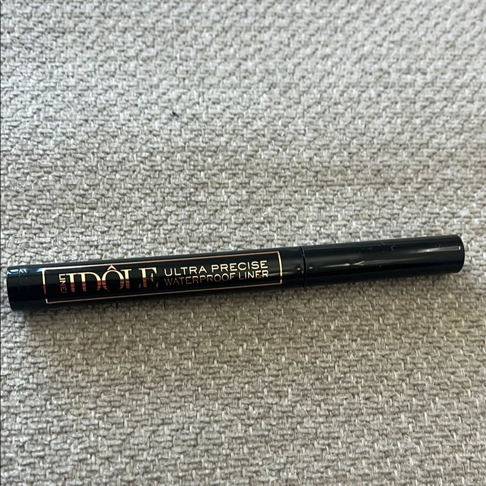 Black Ultra Precise Waterproof Eyeliner